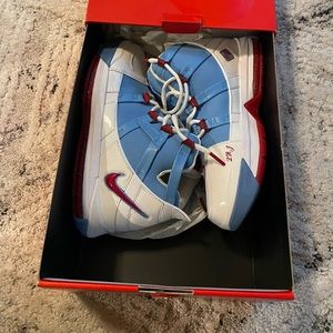 Lebron Zoom 3 “Houston Oilers”- mens size 9 or women’s size 10.5